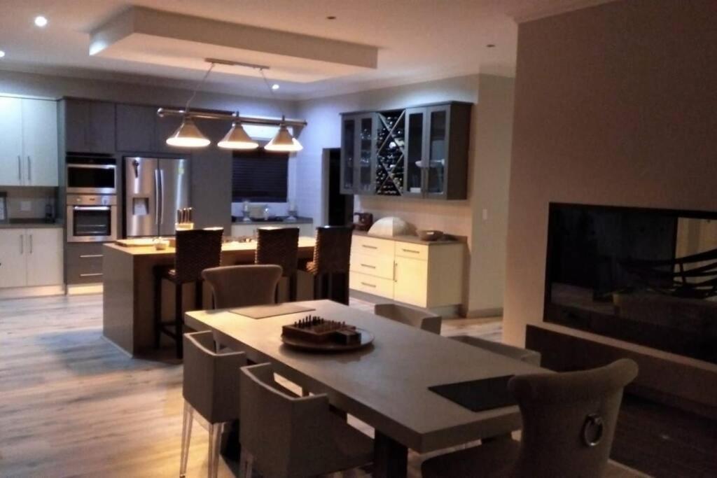 Pecanwood Estate Luxury Villa 5 Bedrooms With Pool Хартбиспурт Экстерьер фото