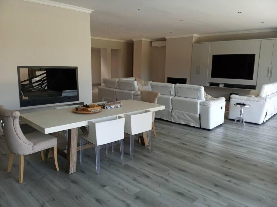 Pecanwood Estate Luxury Villa 5 Bedrooms With Pool Хартбиспурт Экстерьер фото
